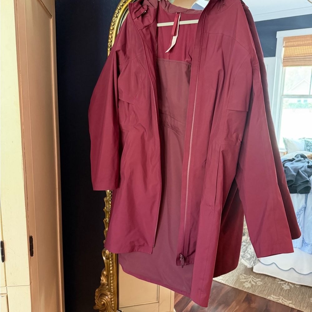 Lululemon maroon rain rebel jacket